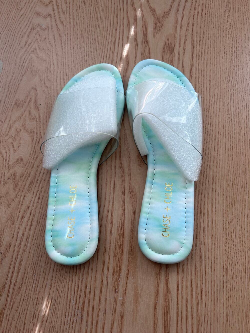 New women’s chase and Chloe clear band sandal size 5.5
